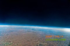 蛋疼的人將Nikon D300s相機(jī)送入太空拍回美麗的照片！