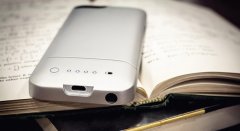 Juice Pack Helium的iphone保護(hù)外殼讓你的續(xù)航時(shí)間提高至少30小