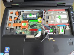 簡單拆機X1清理風(fēng)扇教你如何更換內(nèi)存以及安裝3G模塊等設(shè)備教程！