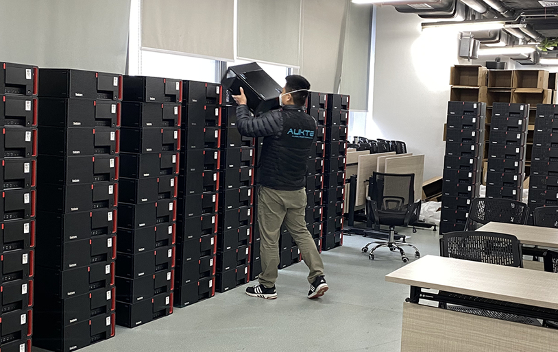 筆記本電腦回收后會(huì)流向哪里？跟隨記者探訪阿科特環(huán)?；厥照掖鸢?/></a> </div>
              <div   id="5pnxx5h"   class="posts-gallery-content">
                <h2><a href="/bijibenhuishou/03211311.html" target="_blank">筆記本電腦回收后會(huì)流向哪里？跟隨記者探訪阿科特環(huán)?；厥照掖鸢?/a></h2>
                <div   id="l7tvh9b"   class="posts-gallery-text">很多人都會(huì)比較好奇，自己手里的筆記本電腦如果淘汰處理給回收的企業(yè)后，那么這些二手電腦最終會(huì)去到哪里呢？ 如果是壞的不能開(kāi)機(jī)的筆記本電腦他們又是如何處理的？...</div>
                <div   id="l5x75zz"   class="posts-default-info posts-gallery-info">
                  <ul>
                    <li id="bdlhflf"    class="ico-cat"><i class="iconfont icon-liebiao"></i> <a href="/bijibenhuishou/">筆記本回收</a></li>
                    <li id="vljh7zp"    class="ico-time"><i class="iconfont icon-iconfontshijian"></i> 2021-03-23</li>
                    <li id="jzxhfzt"    class="ico-eye"><i class="iconfont icon-yanjing1"></i> 122</li>
                  </ul>
                </div>
              </div>
            </div>
          </div><div   id="x7ntjbt"   class="items">
            <div   id="j5dddnz"   class="content-box">
              <div   id="xzvhrlr"   class="posts-gallery-img"> <a href=